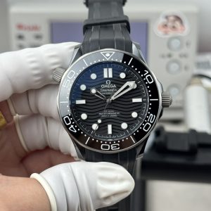 OR-Omega Seamaster / "8806 Integrated Movement" with fish scale pattern / 55-hour power reserve / ceramic case.